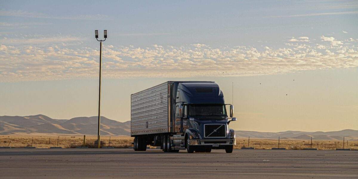 Accidentes de Camiones de Entrega en Fresno desde un abogado de Lesiones Personales: ¿El Precio de la Velocidad?